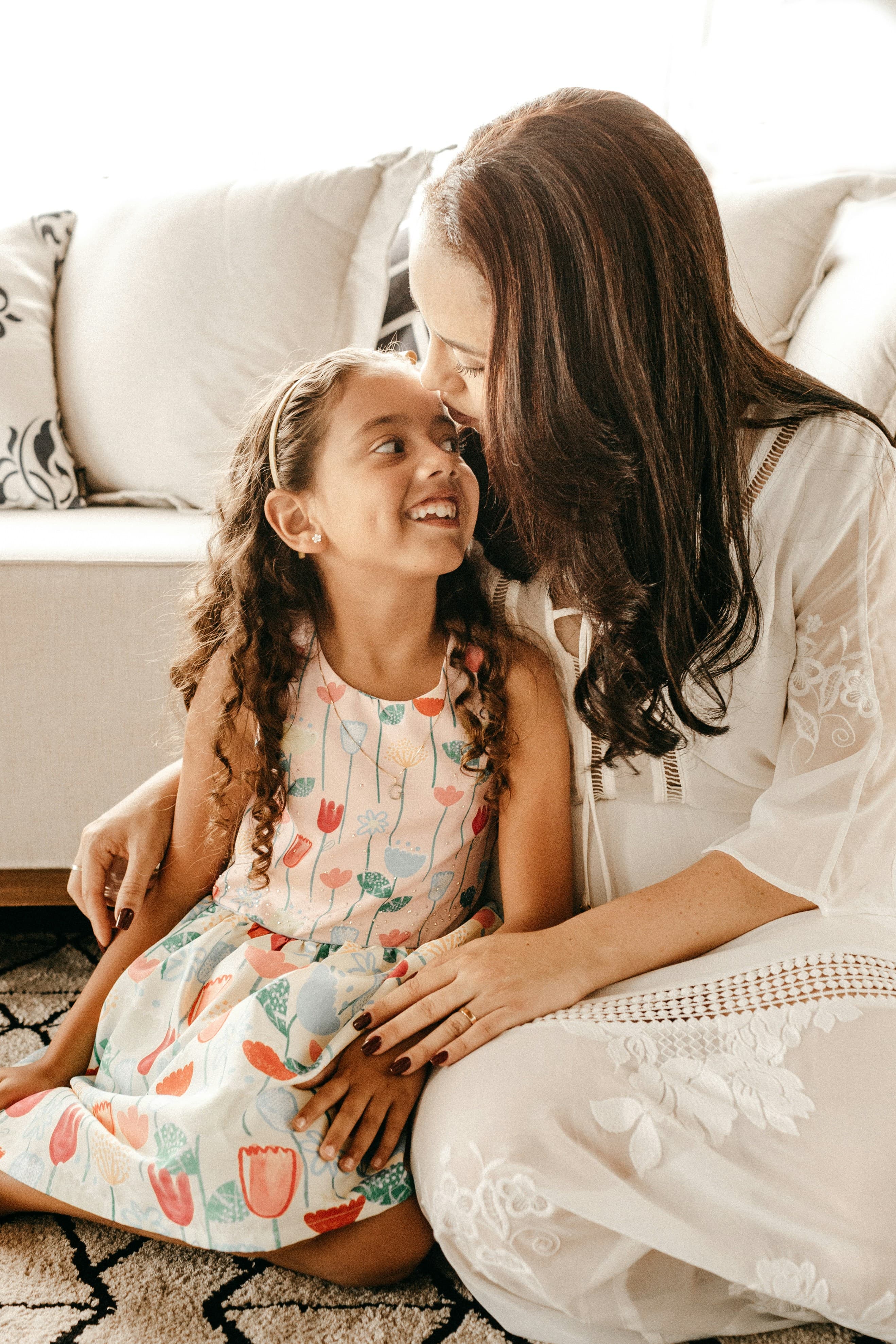 Madre e hija disfrutando juntas
